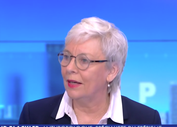 CNEWS : « Le voile n’est pas un vêtement religieux »